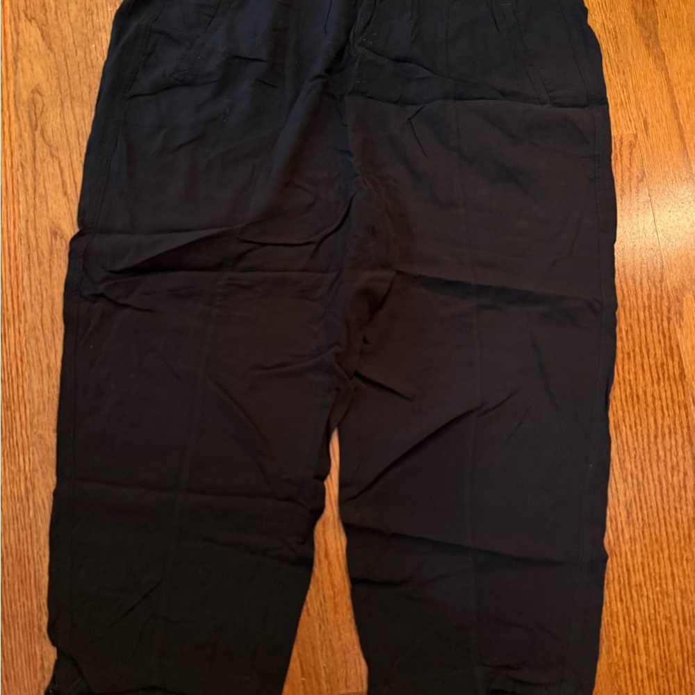 Ladies black capries